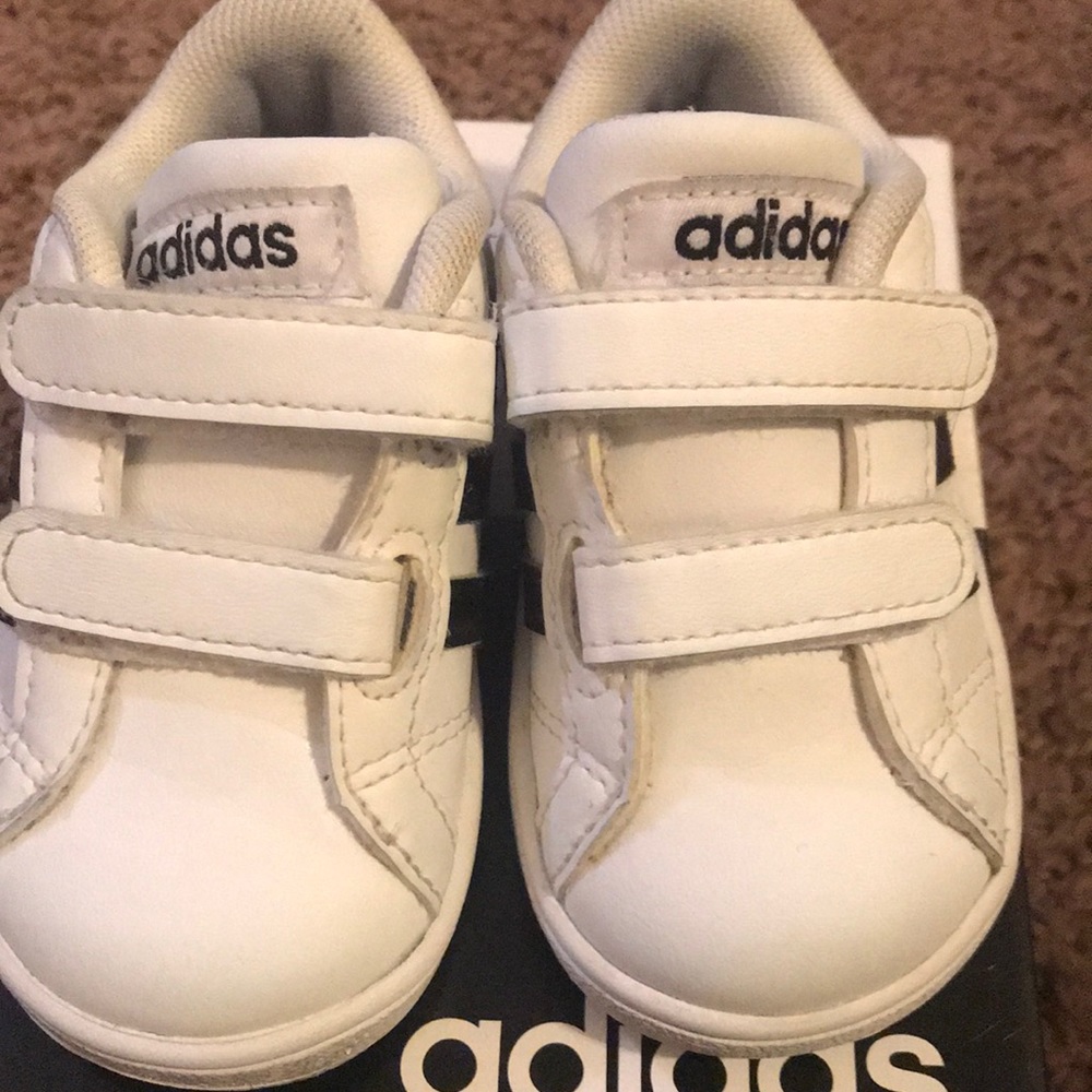 Adidas - Baseline size 4K - Picture 2 of 4